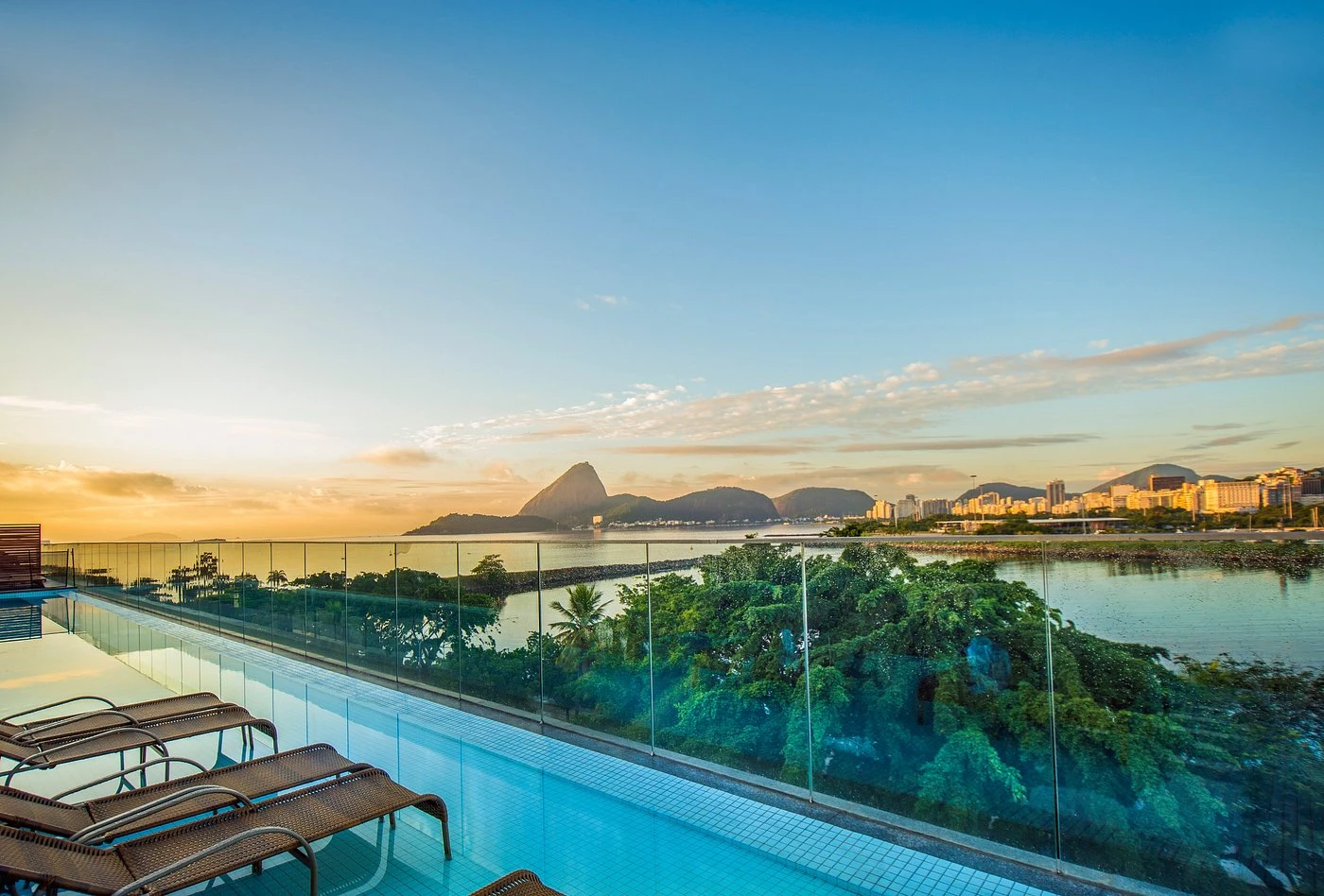 Iconic Triple View - Fresh Food & Pool - Image